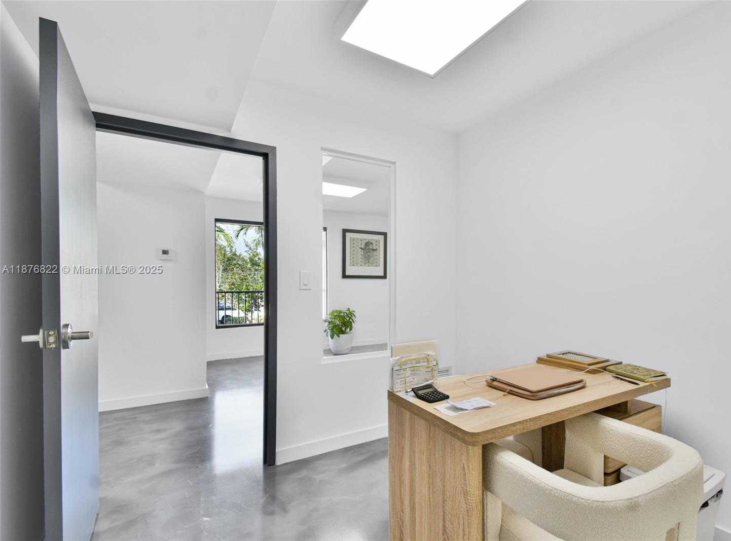 Small Image of 2990 GRIFFIN RD, Dania Beach Number 9