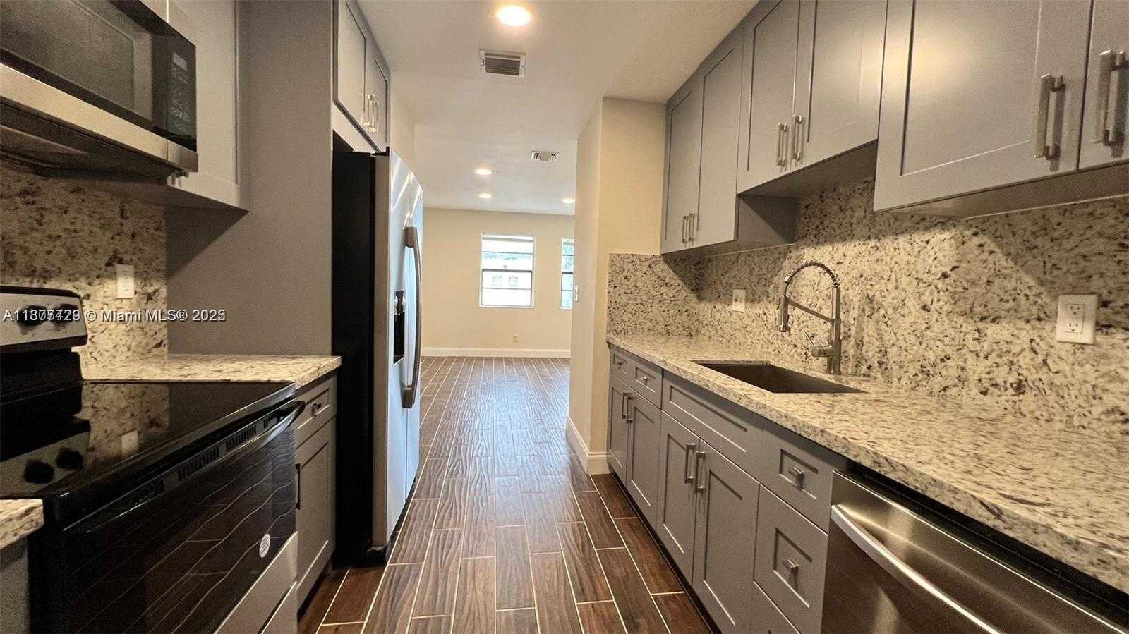 Small Image of 2130 FUNSTON ST, Hollywood Number 2