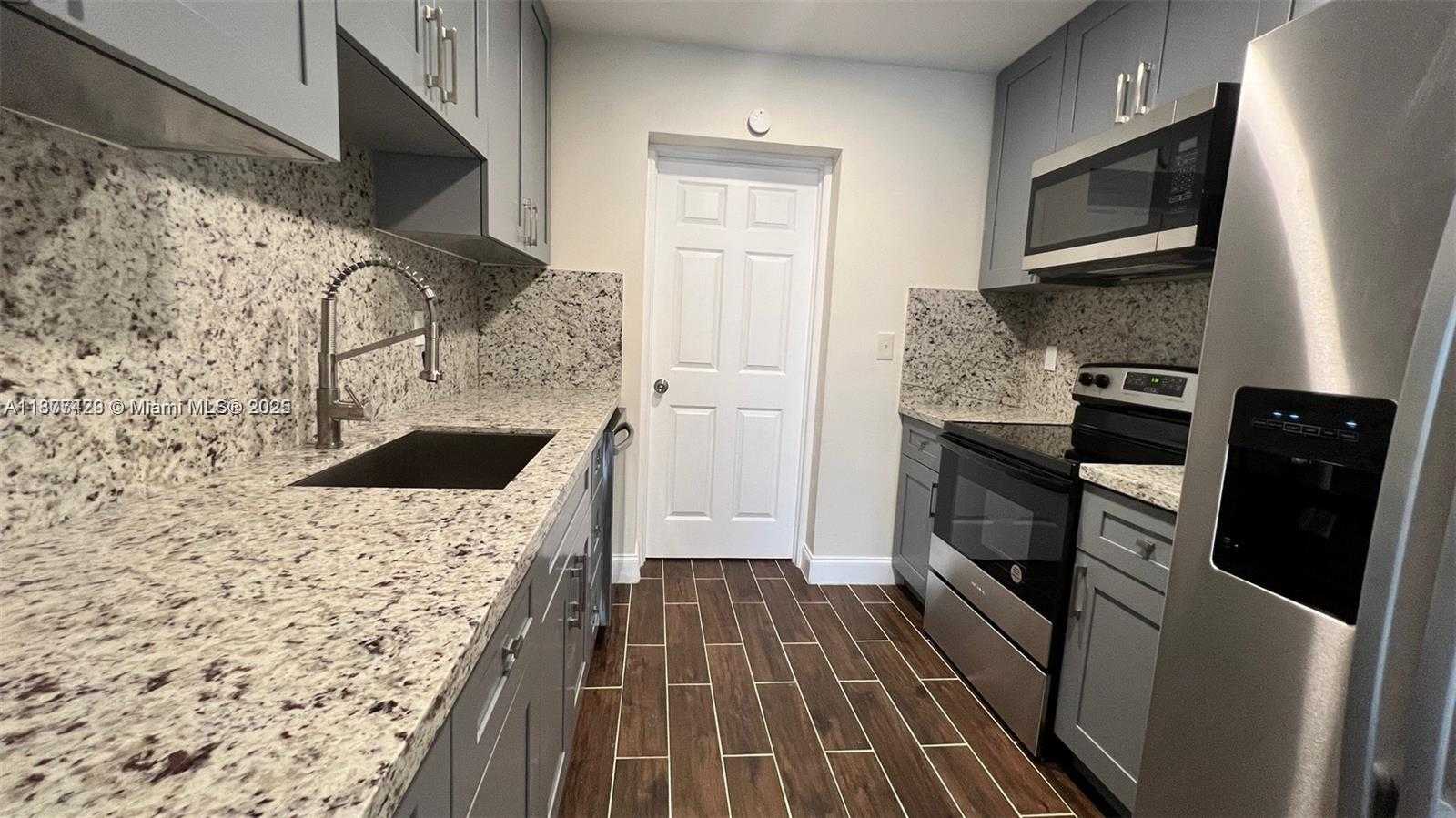 Small Image of 2130 FUNSTON ST, Hollywood Number 3