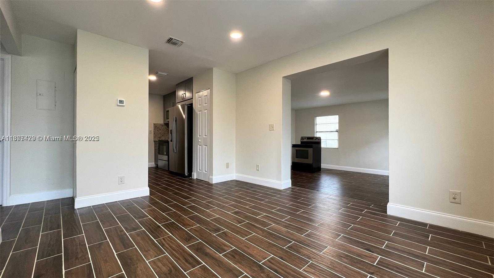 Small Image of 2130 FUNSTON ST, Hollywood Number 4