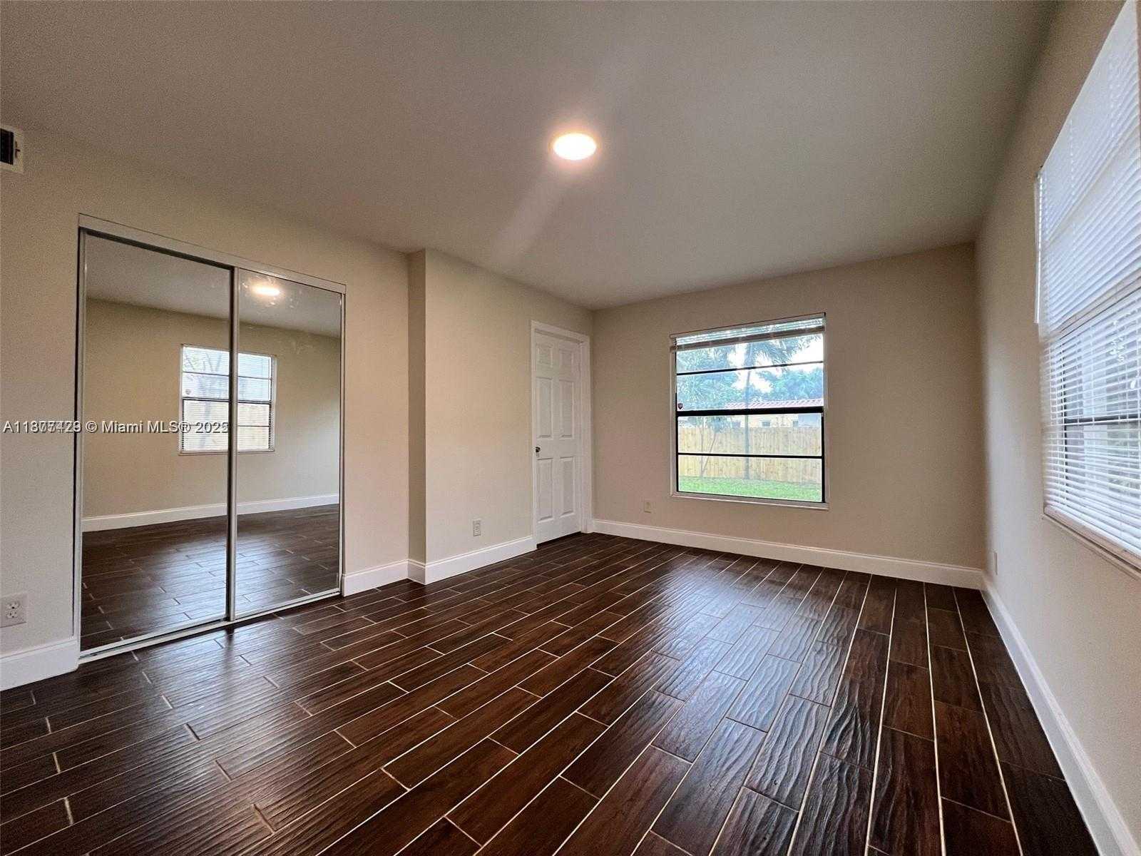 Small Image of 2130 FUNSTON ST, Hollywood Number 5