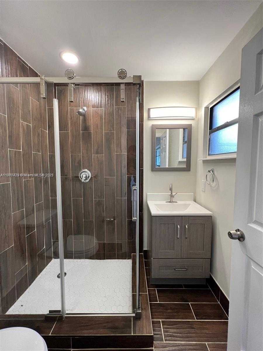 Small Image of 2130 FUNSTON ST, Hollywood Number 6
