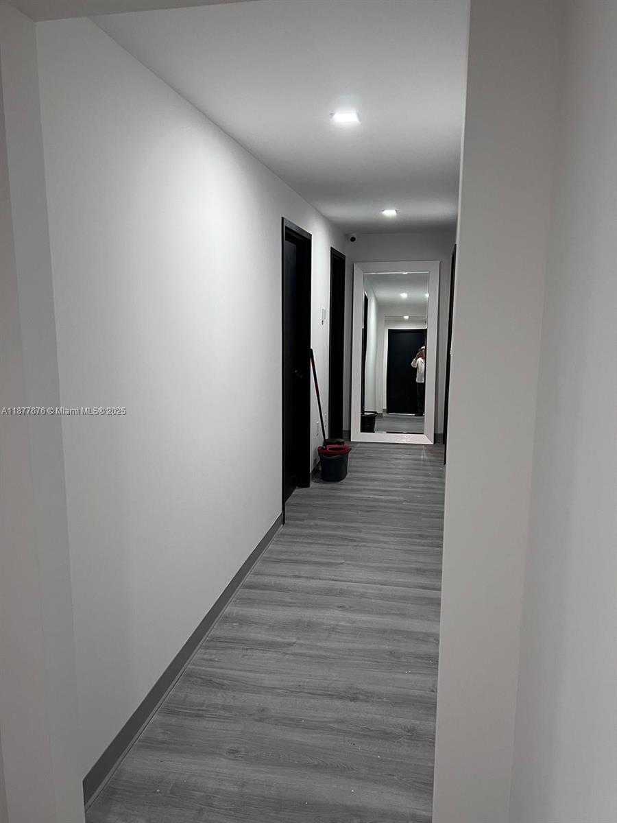 Small Image of Miami Number 18