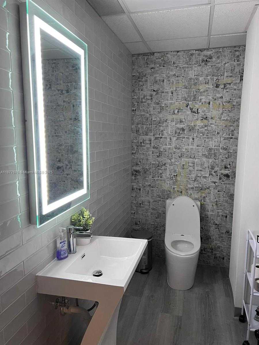 Small Image of Miami Number 19