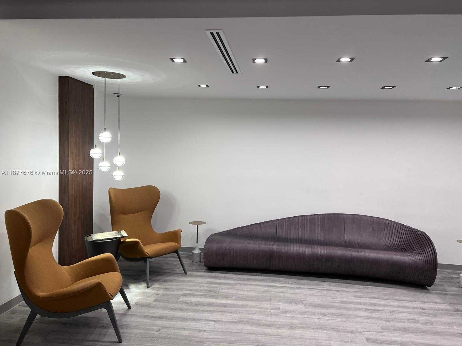 Small Image of Miami Number 3