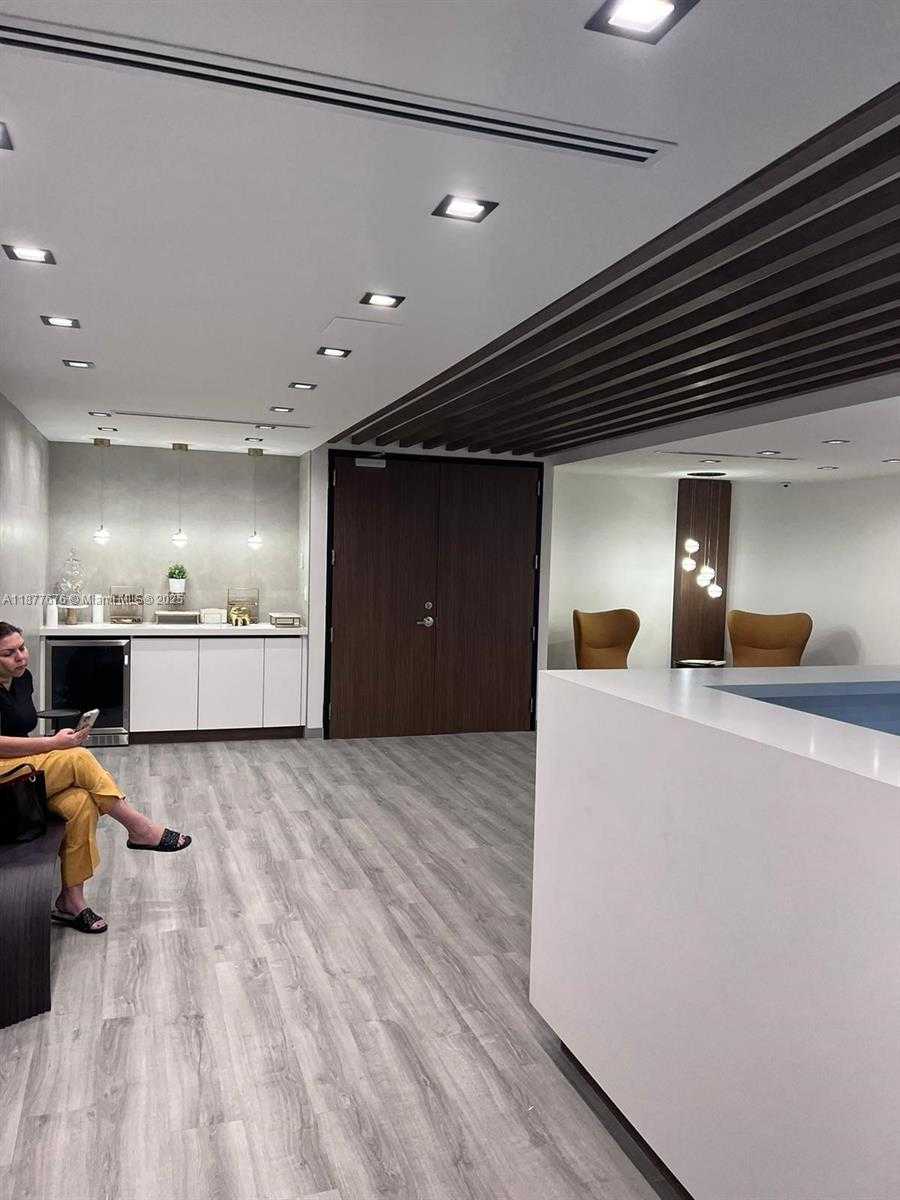 Small Image of Miami Number 4