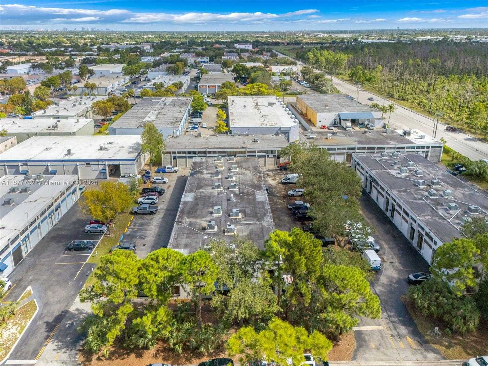 Small Image of 12347 SOUTH WEST 132ND CT, Miami Number 25