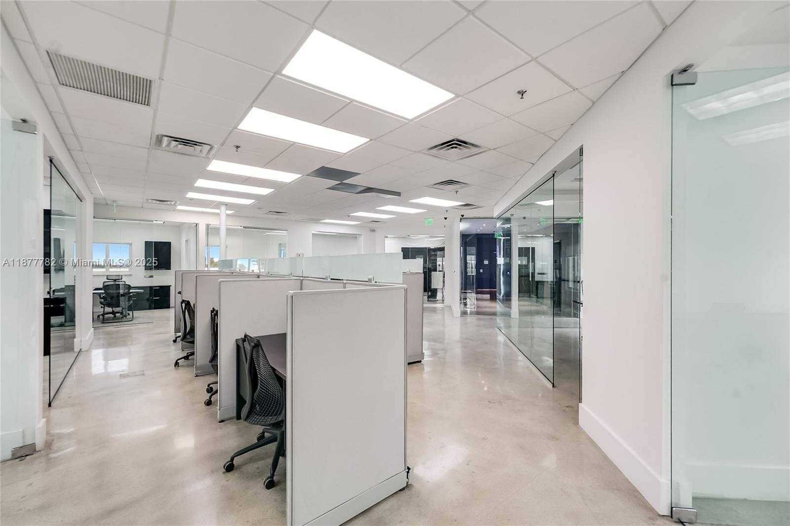 Small Image of 770 PONCE DE LEON BLVD #PH, Coral Gables Number 3