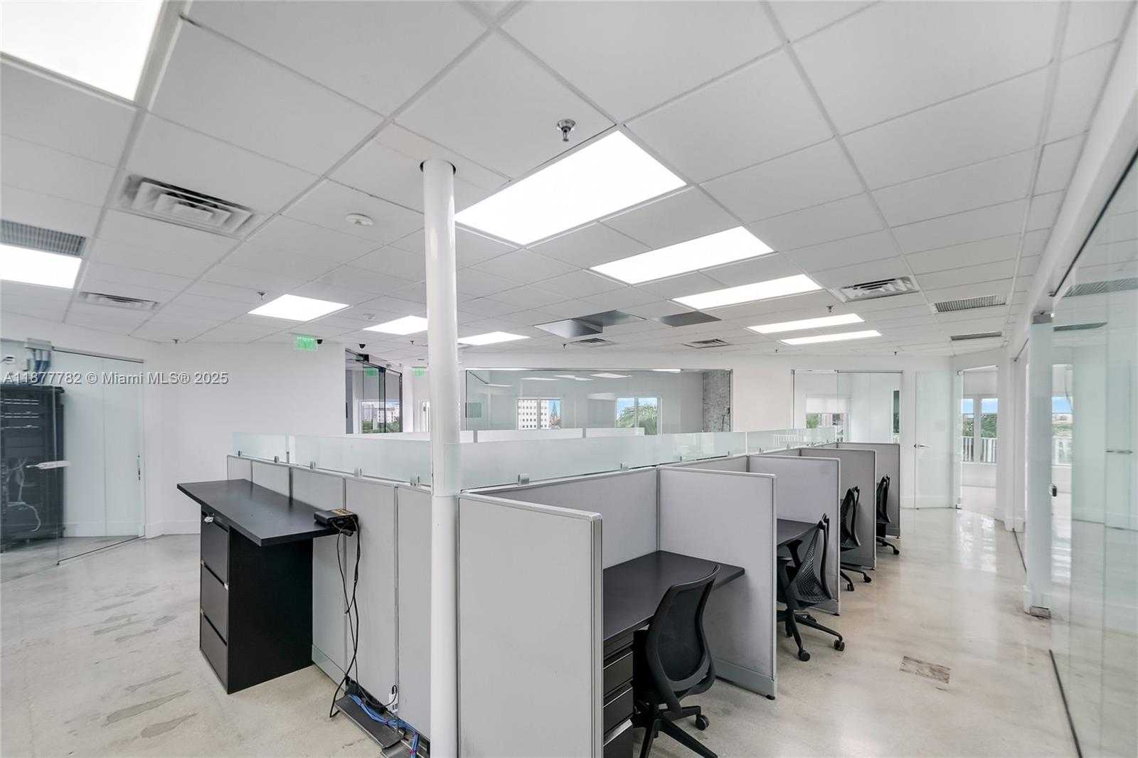 Small Image of 770 PONCE DE LEON BLVD #PH, Coral Gables Number 4