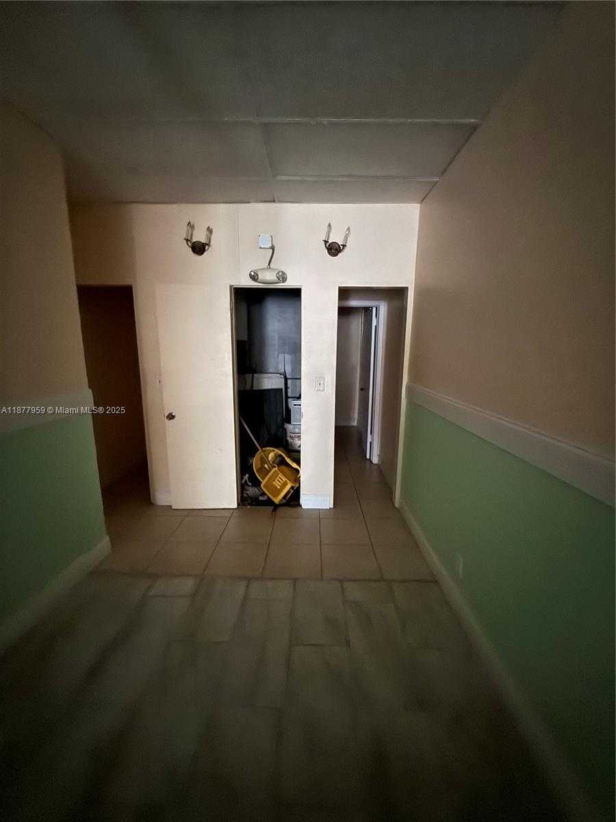 Small Image of 6140 HOLLYWOOD BLVD, Hollywood Number 10