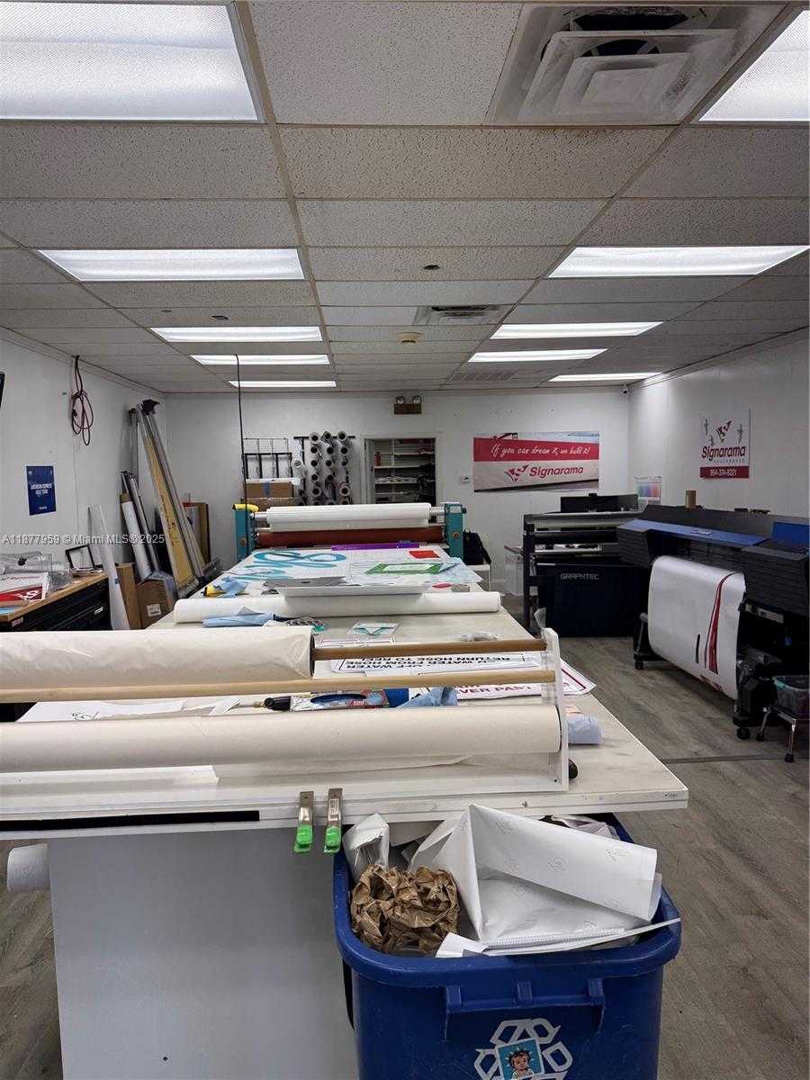 Small Image of 6140 HOLLYWOOD BLVD, Hollywood Number 12