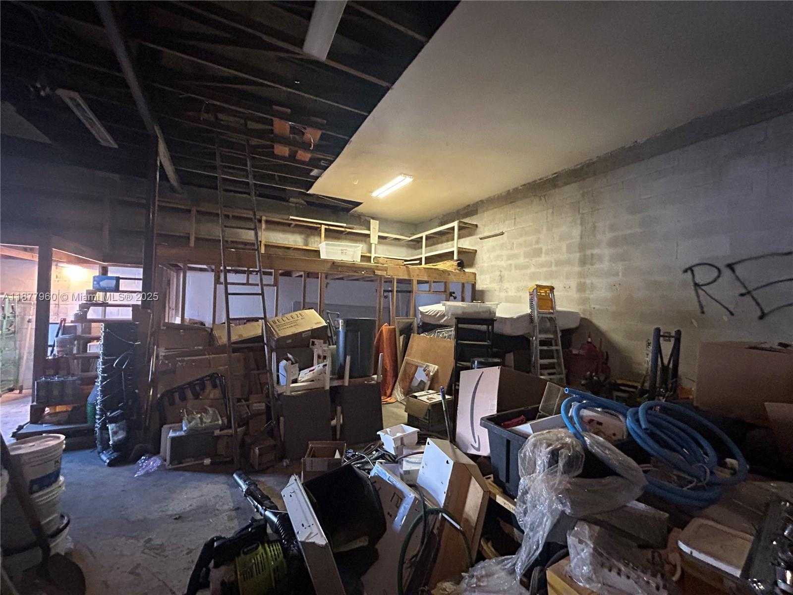 Small Image of 2028 BUCHANAN ST, Hollywood Number 4