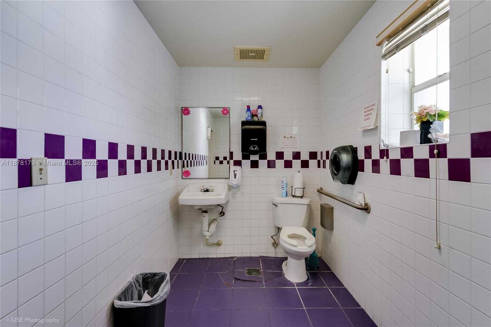 Small Image of 13242 NORTH WEST 7TH AVE, North Miami Number 16