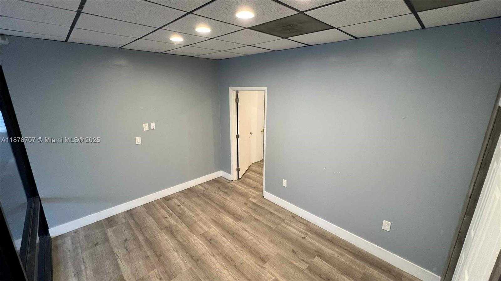 Small Image of 5555 HOLLYWOOD BLVD #100, Hollywood Number 15