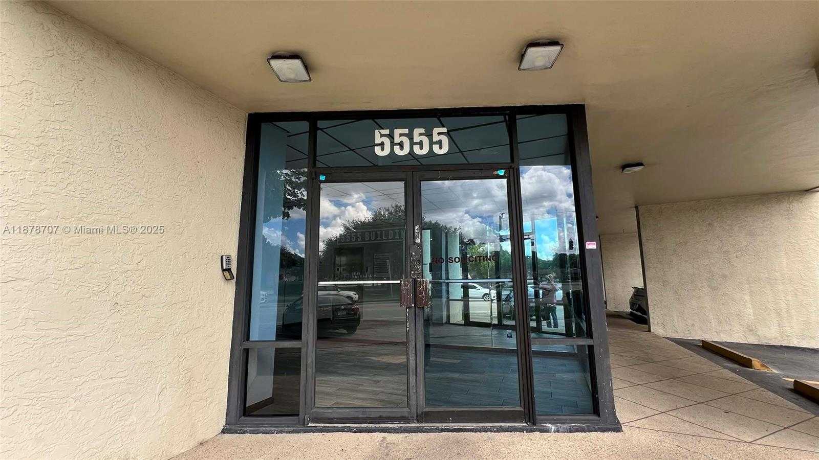 Small Image of 5555 HOLLYWOOD BLVD #100, Hollywood Number 4