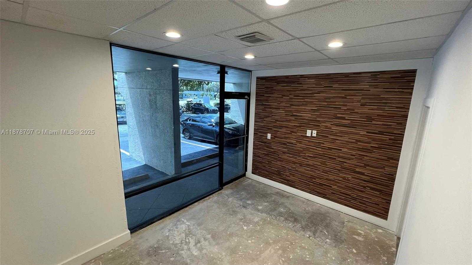 Small Image of 5555 HOLLYWOOD BLVD #100, Hollywood Number 9