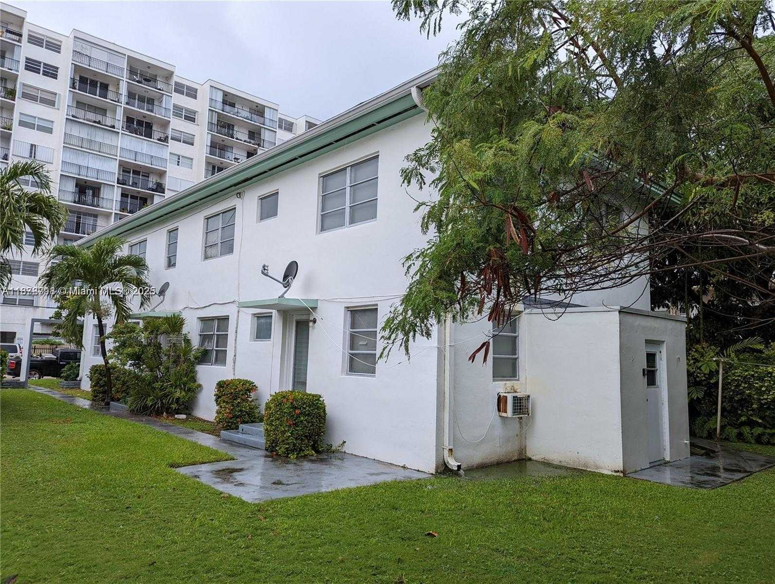 Small Image of 7821 BYRON AVE, Miami Beach Number 13