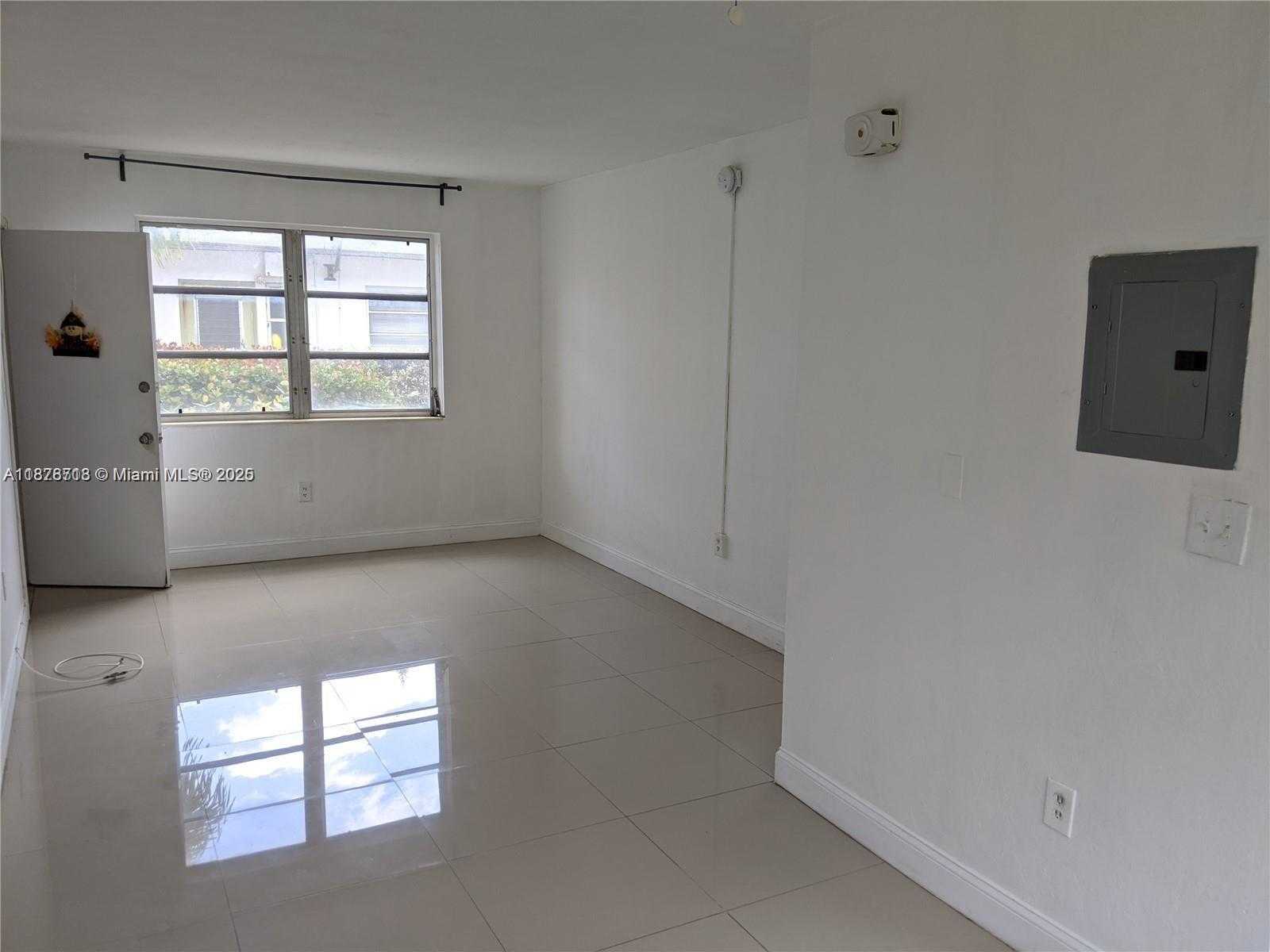 Small Image of 7821 BYRON AVE, Miami Beach Number 7