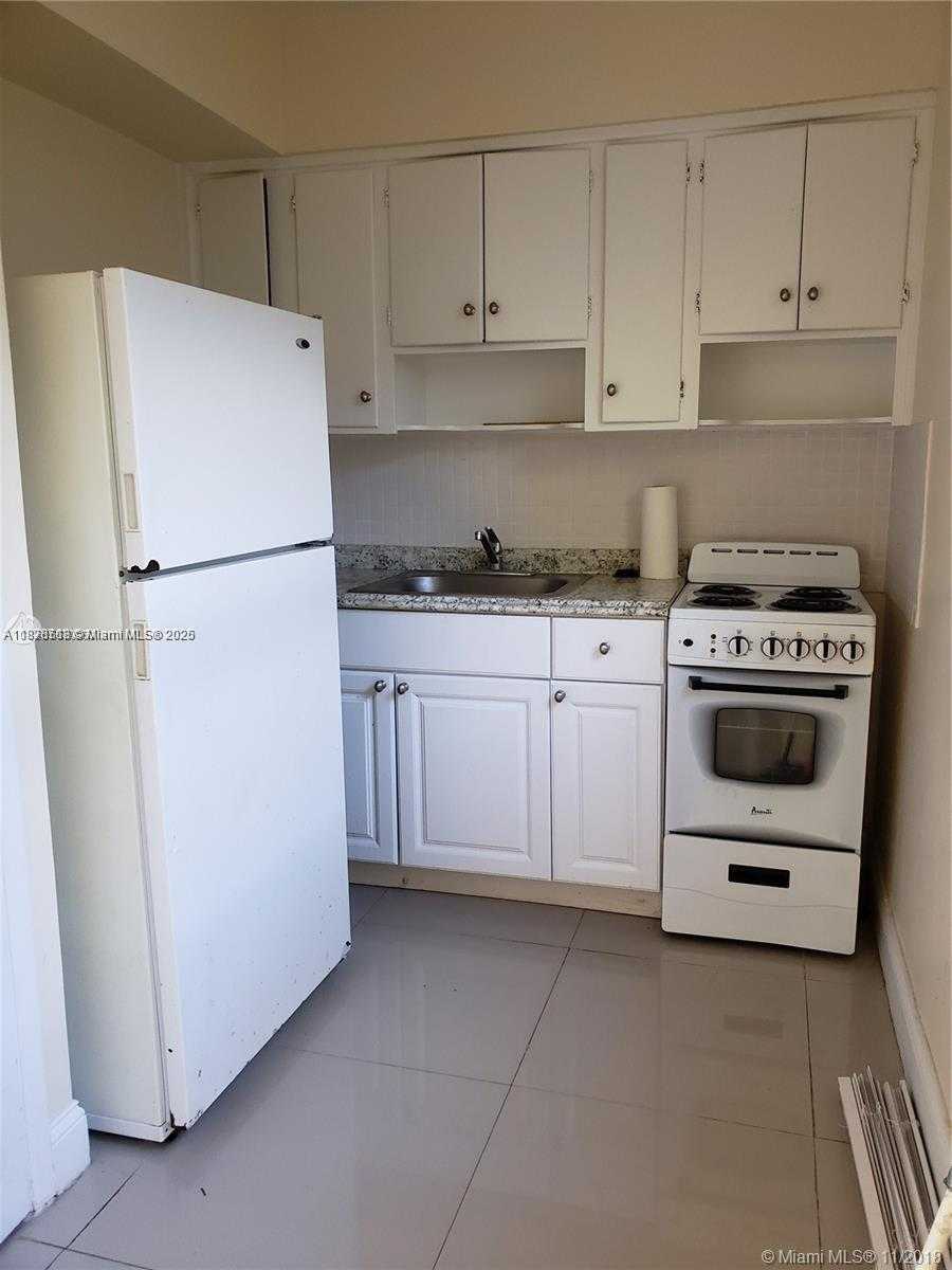 Small Image of 7821 BYRON AVE, Miami Beach Number 8