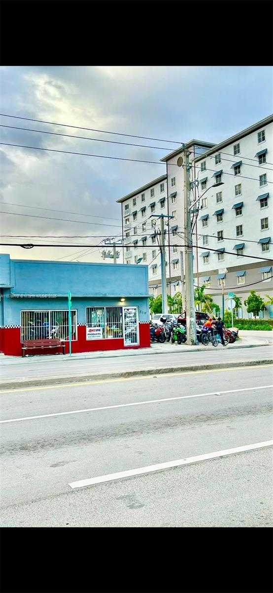 Small Image of 210 SOUTH WEST 22ND AVE, Miami Number 4