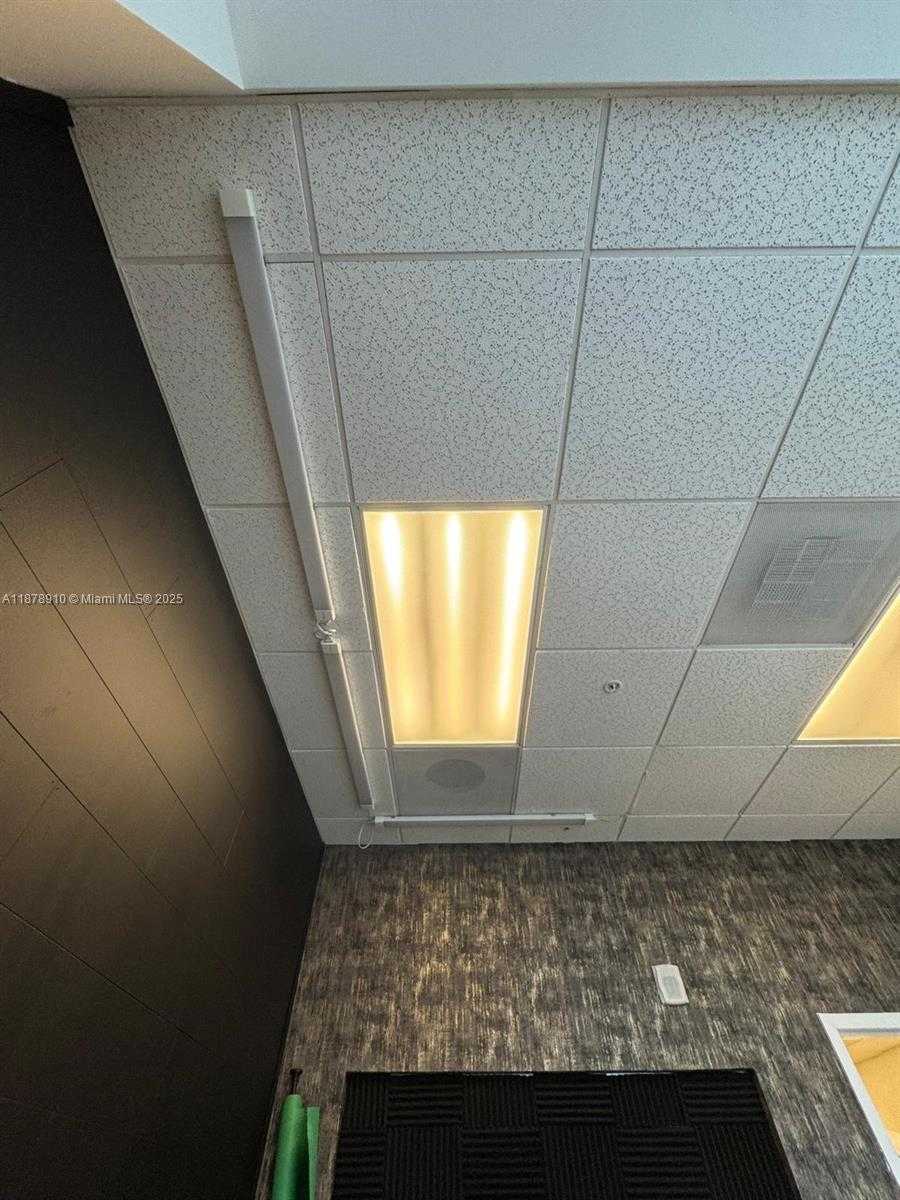 Small Image of 20200 WEST DIXIE HWY 801 HWY, Miami Number 11