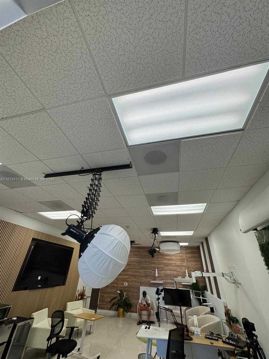 Small Image of 20200 WEST DIXIE HWY 801 HWY, Miami Number 13