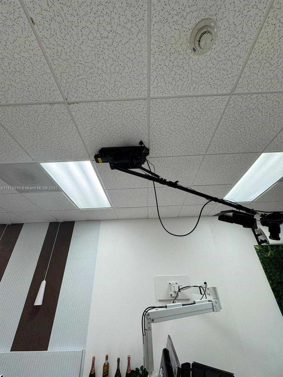 Small Image of 20200 WEST DIXIE HWY 801 HWY, Miami Number 15