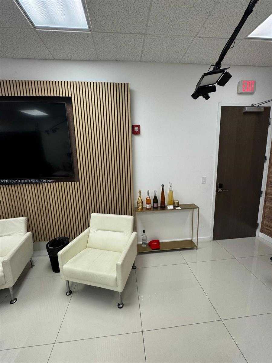 Small Image of 20200 WEST DIXIE HWY 801 HWY, Miami Number 19