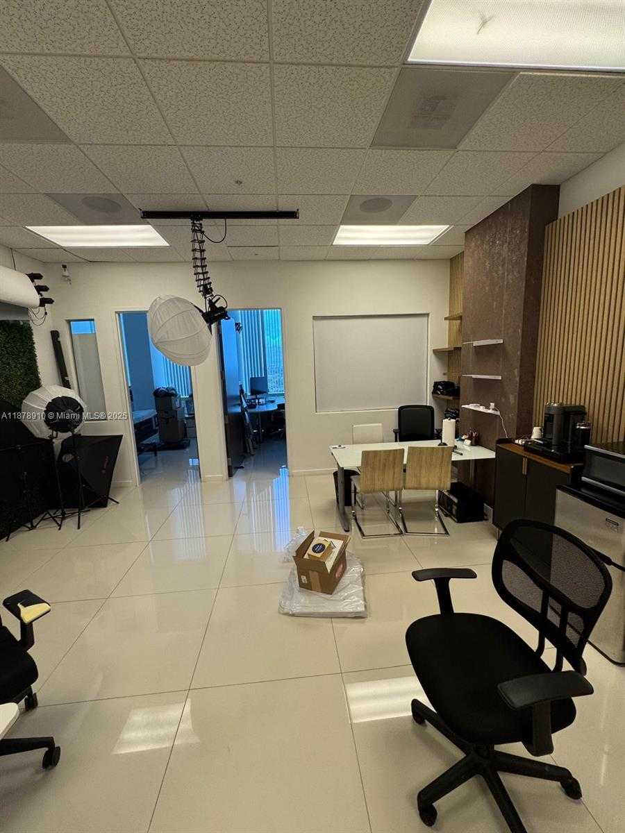 Small Image of 20200 WEST DIXIE HWY 801 HWY, Miami Number 21