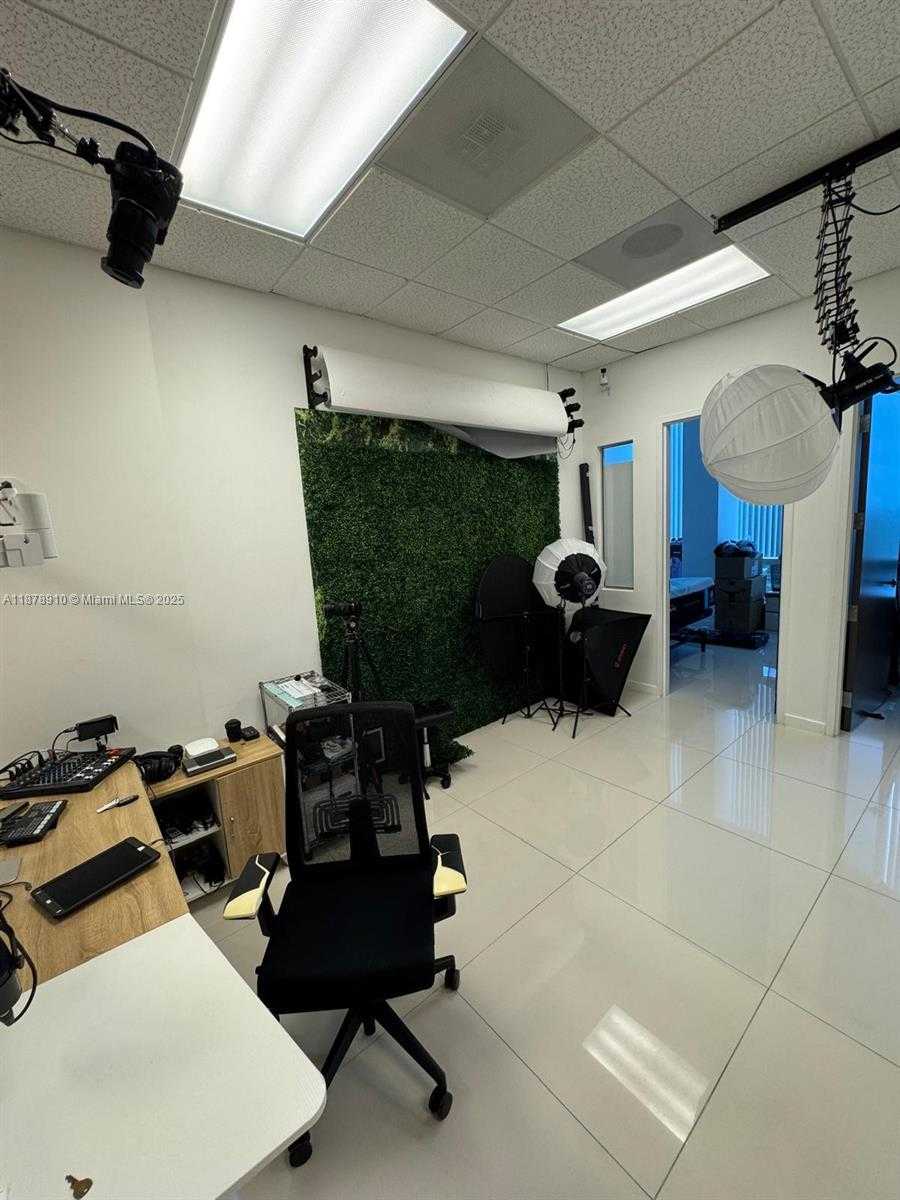 Small Image of 20200 WEST DIXIE HWY 801 HWY, Miami Number 22