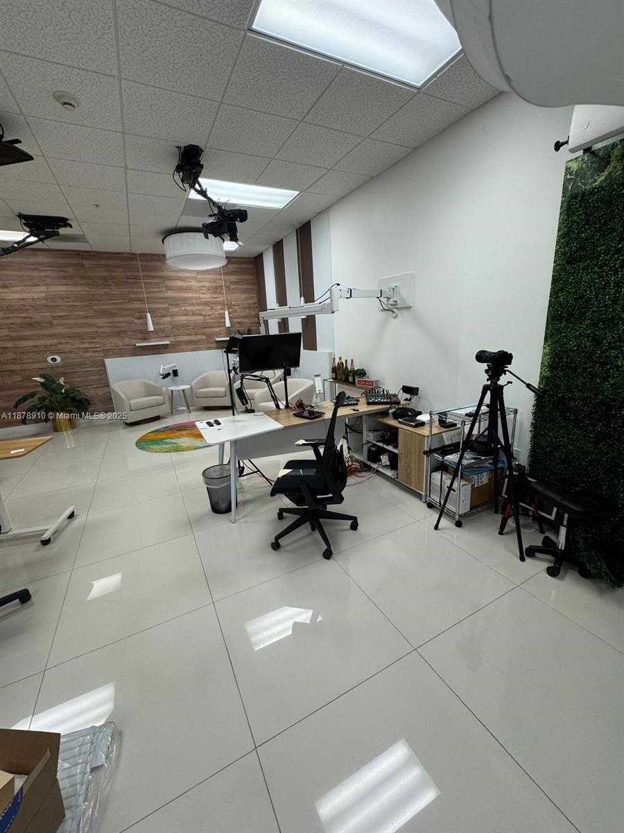 Small Image of 20200 WEST DIXIE HWY 801 HWY, Miami Number 5