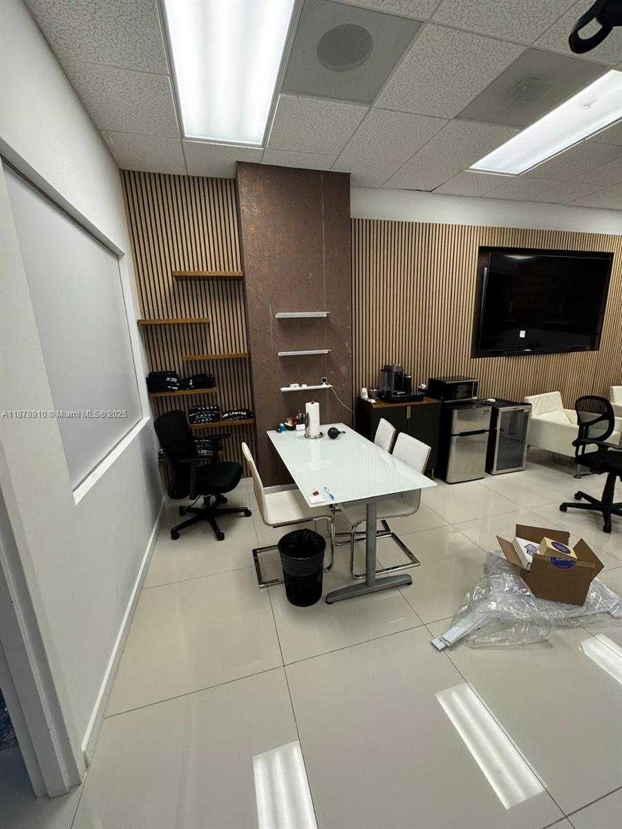 Small Image of 20200 WEST DIXIE HWY 801 HWY, Miami Number 6