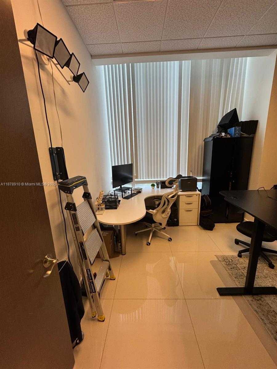 Small Image of 20200 WEST DIXIE HWY 801 HWY, Miami Number 8