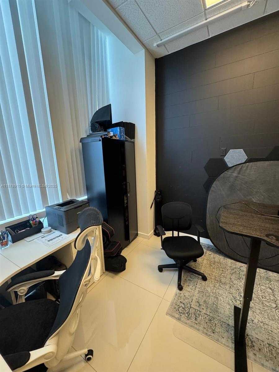 Small Image of 20200 WEST DIXIE HWY 801 HWY, Miami Number 9