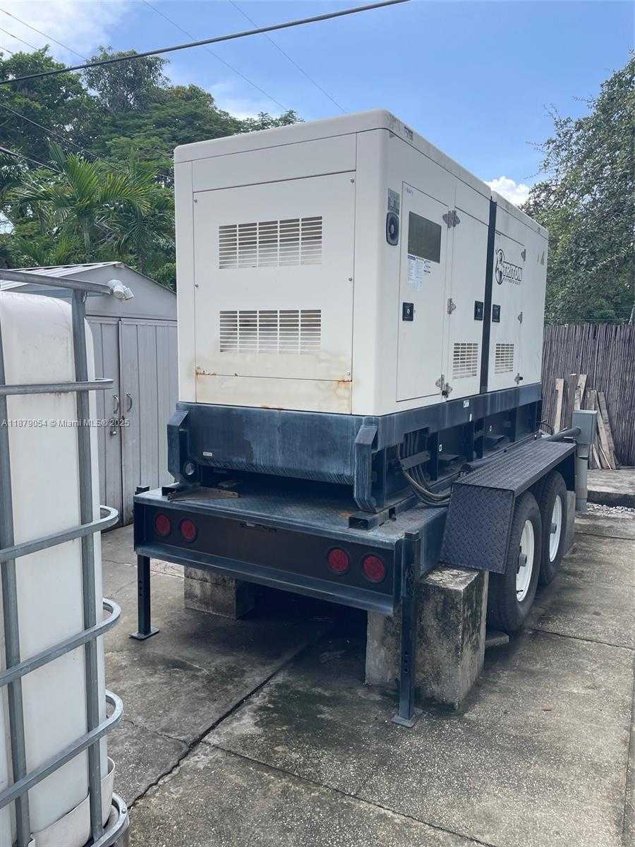 Small Image of 7228 BISCAYNE BLVD, Miami Number 3