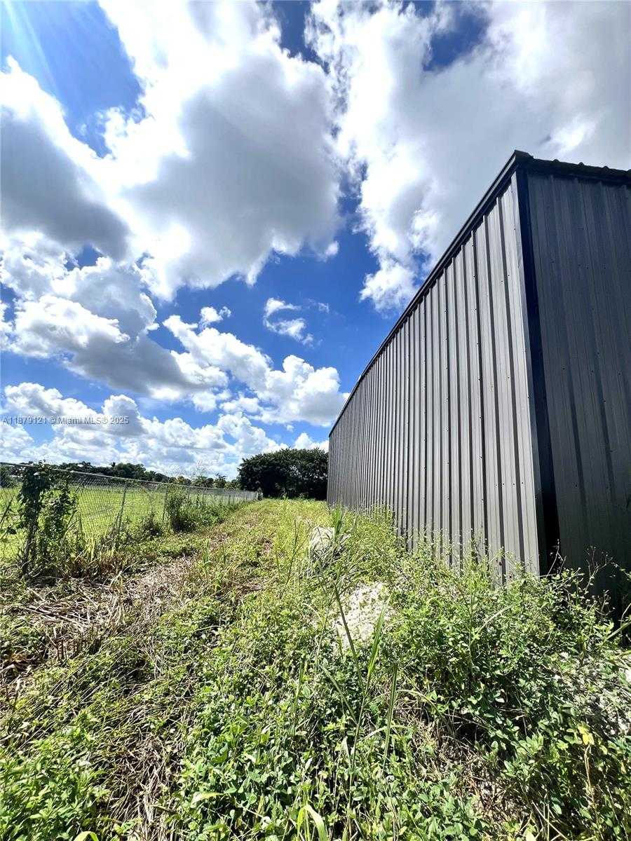 Small Image of 149 SW 187TH AVE, Miami Number 7