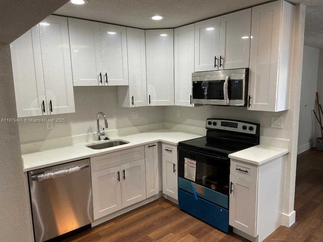 Small Image of 5311 NORTH EAST 10TH AVE, Deerfield Beach Number 3