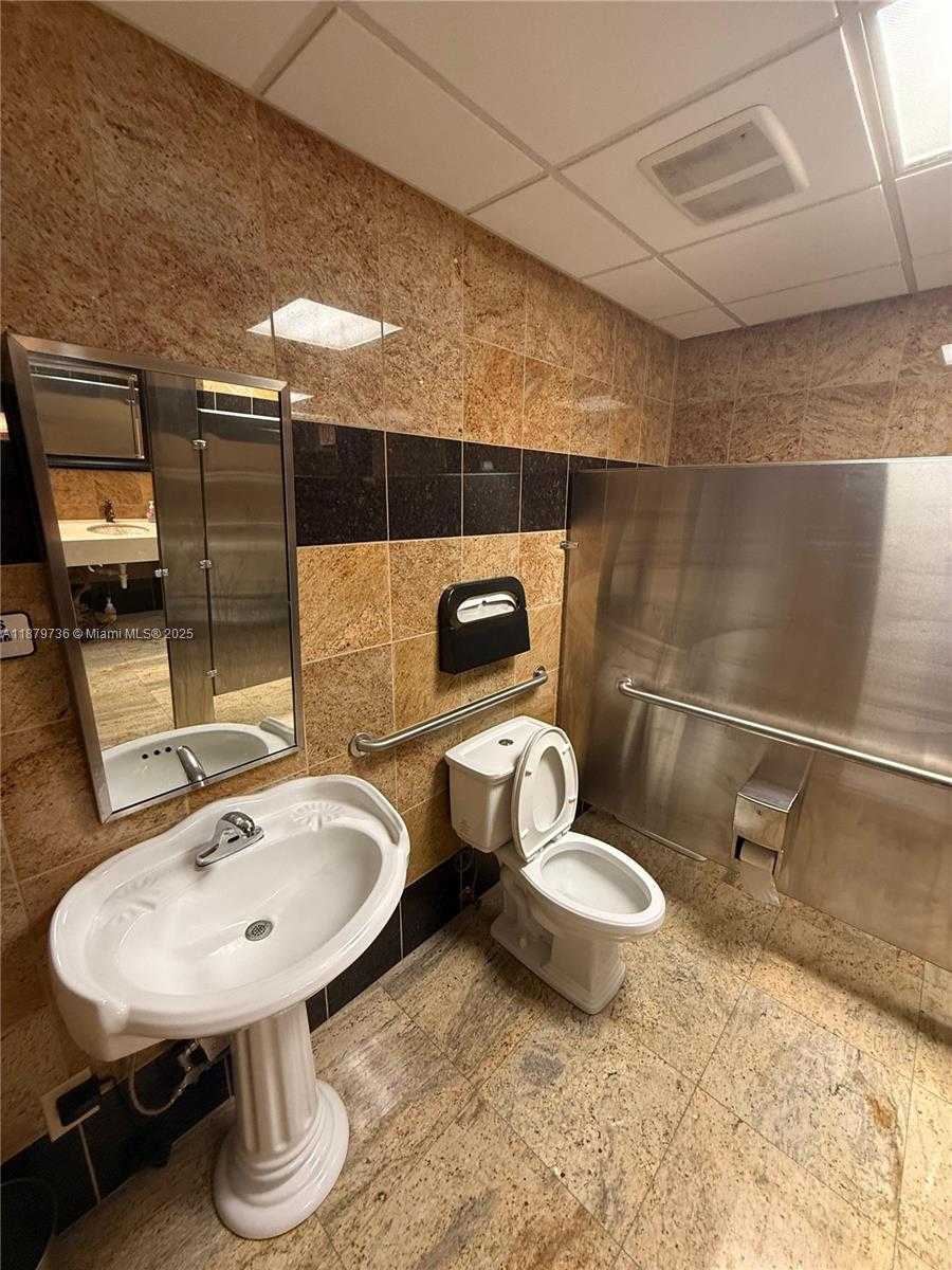 Small Image of 11504 WEST SAMPLE RD, Coral Springs Number 17
