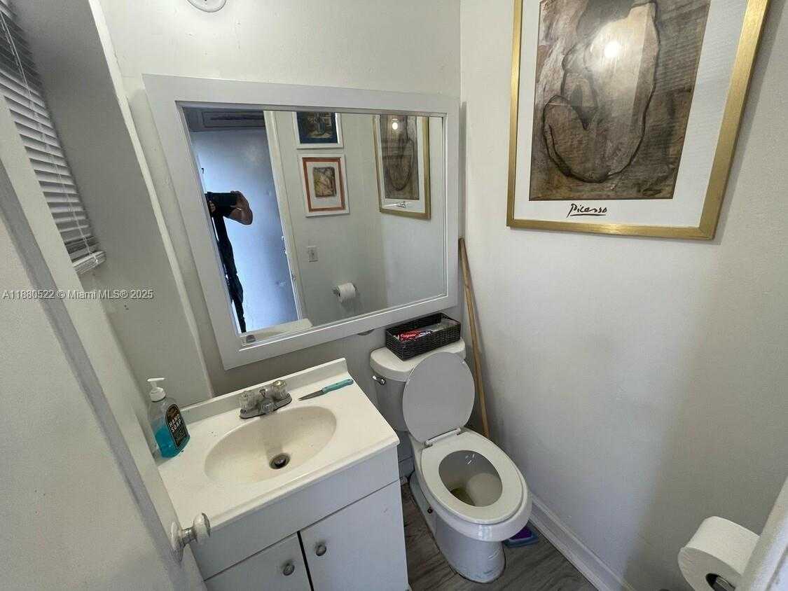 Small Image of Miami Number 5