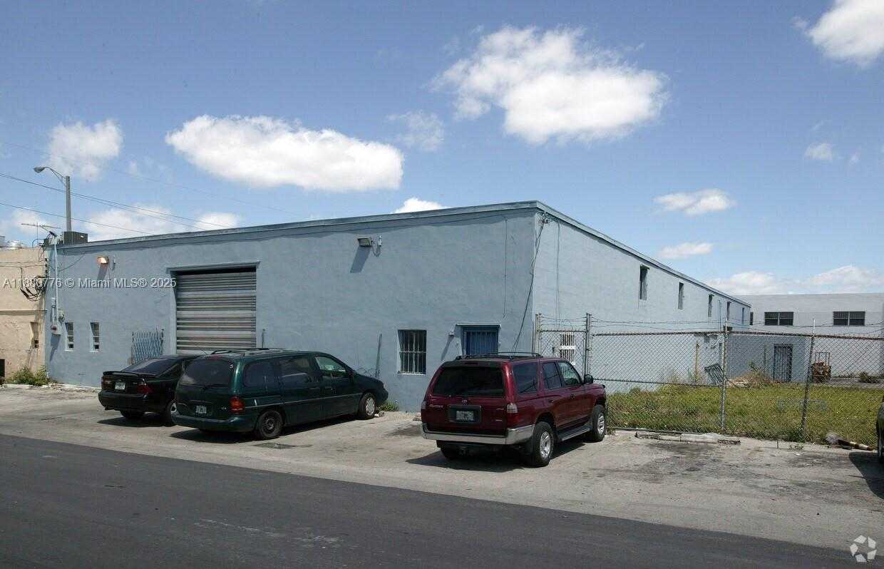 Small Image of 3671 NORTH WEST 50TH ST, Hialeah Number 2