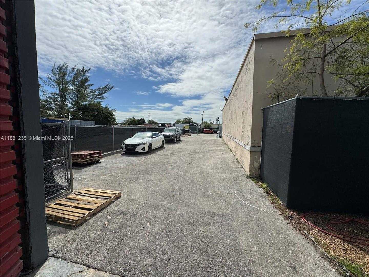 Small Image of Miami Number 3