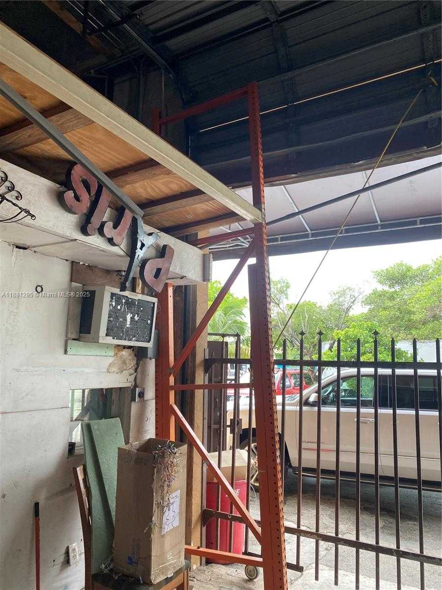Small Image of 6997 NORTH WEST 50TH ST #6997, Miami Number 10