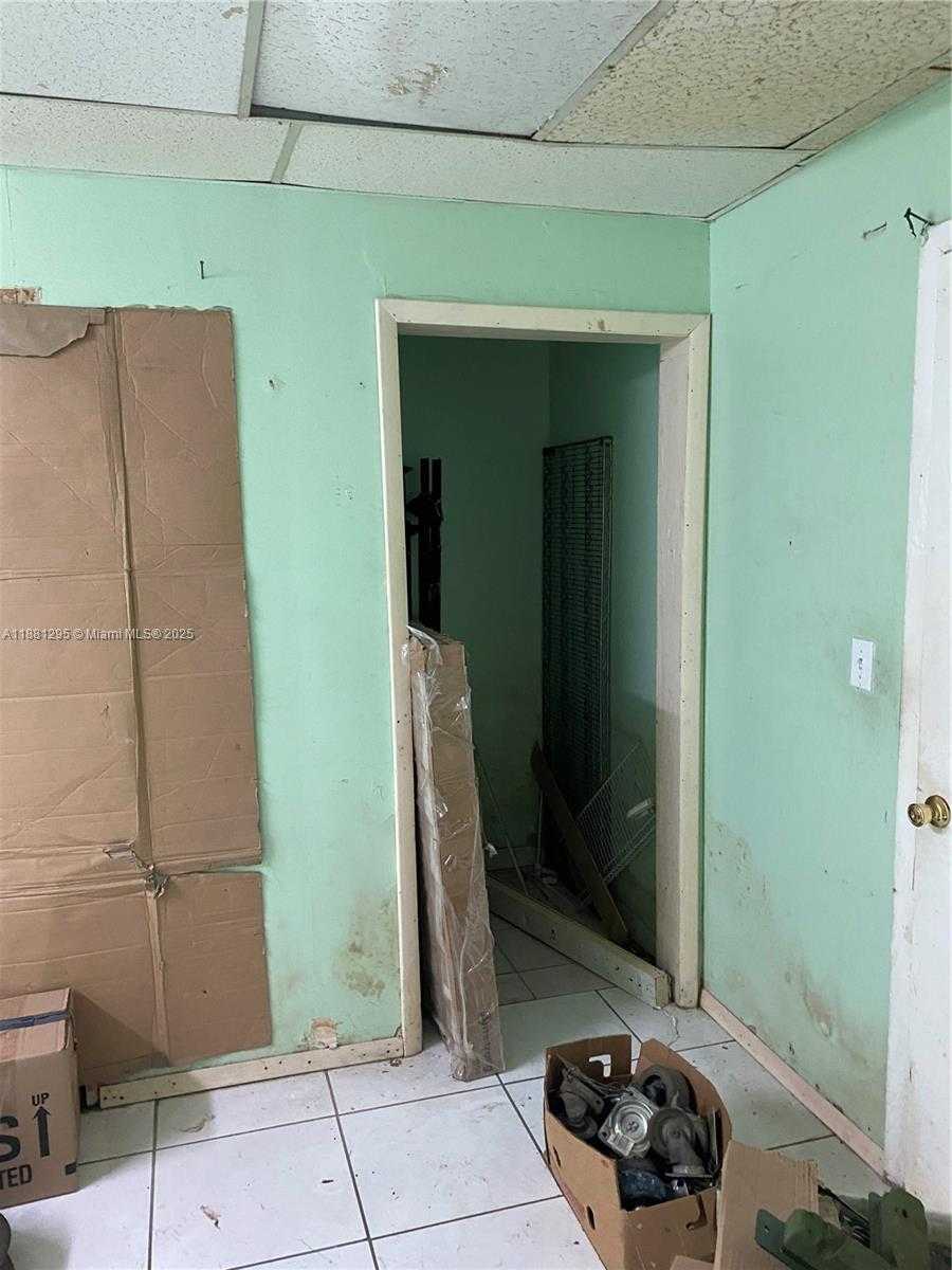 Small Image of 6997 NORTH WEST 50TH ST #6997, Miami Number 8