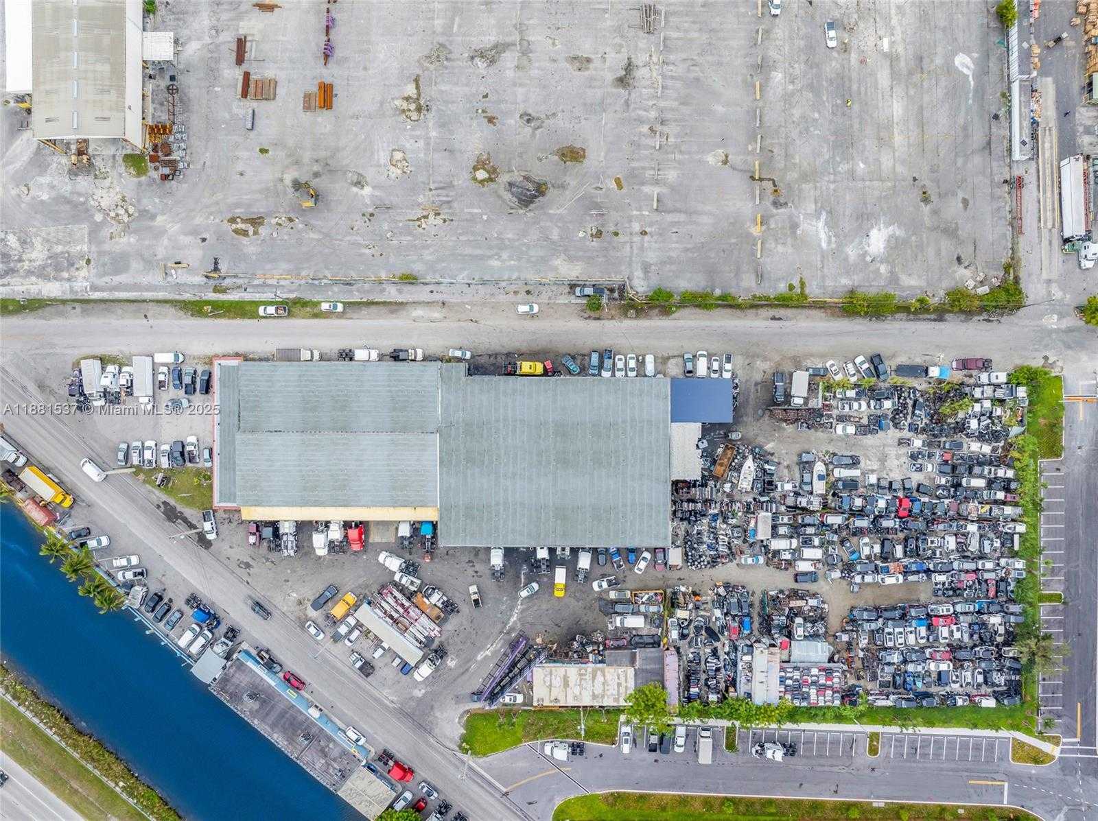 Small Image of 9630 NORTH WEST SOUTH RIVER DR, Medley Number 11