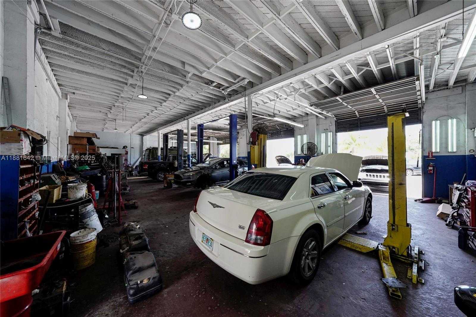 Small Image of 11070 NORTH WEST 17TH AVE, Miami Number 10