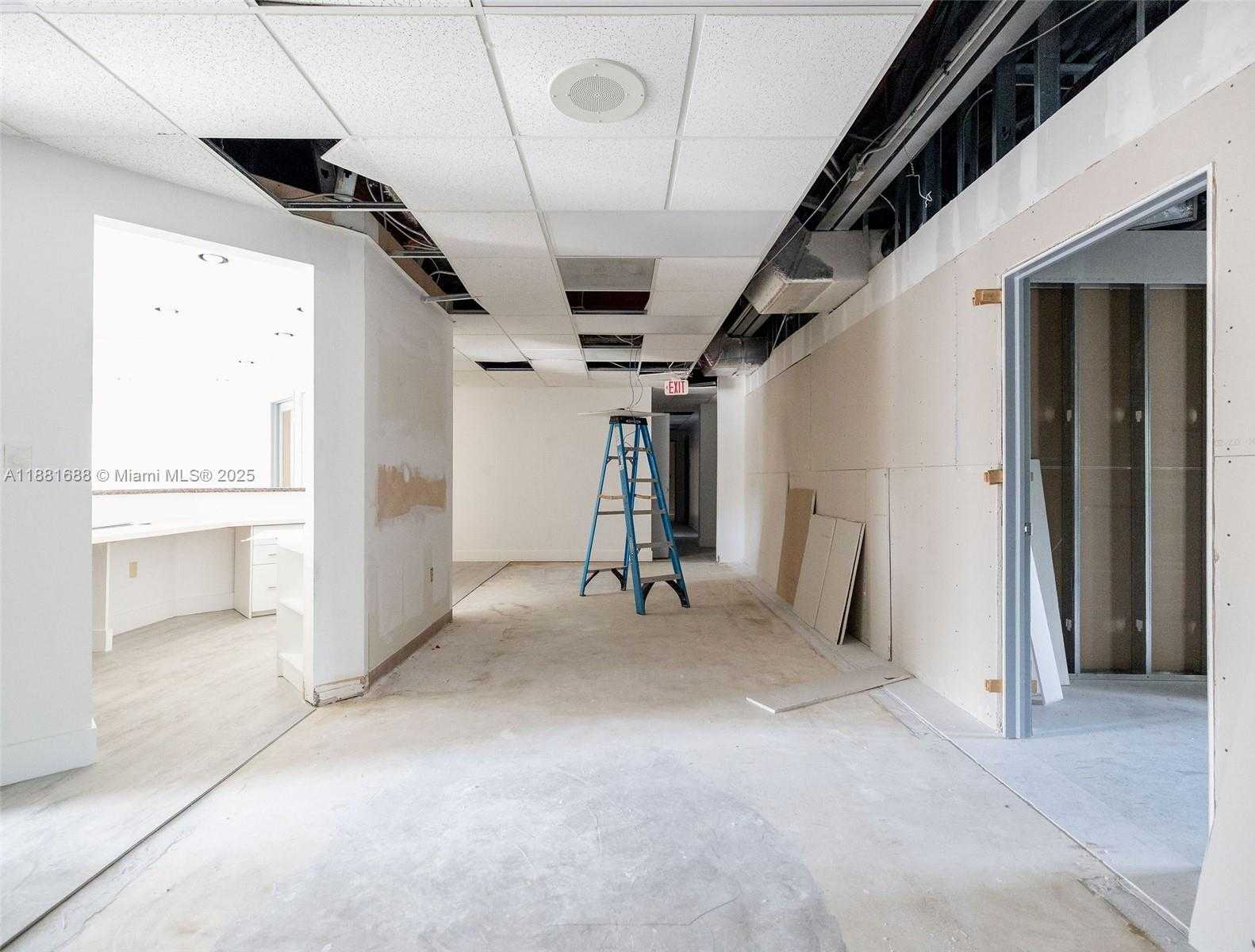 Small Image of 2665 EXECUTIVE PARK DR, Weston Number 10