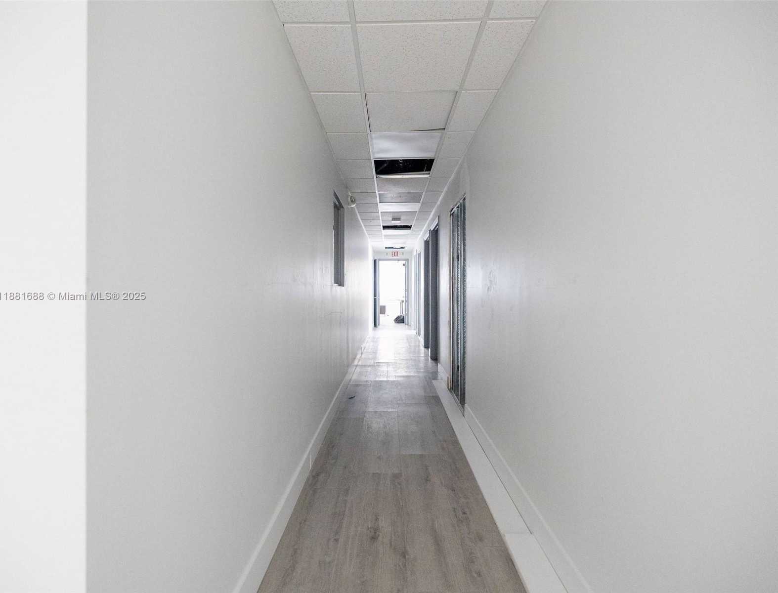 Small Image of 2665 EXECUTIVE PARK DR, Weston Number 11