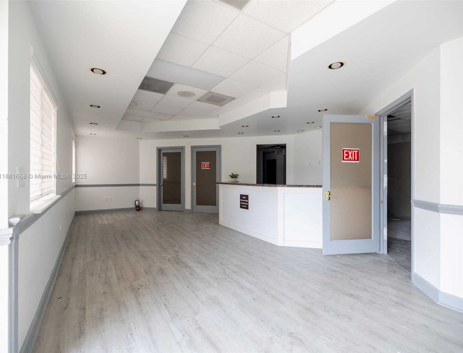 Small Image of 2665 EXECUTIVE PARK DR, Weston Number 12