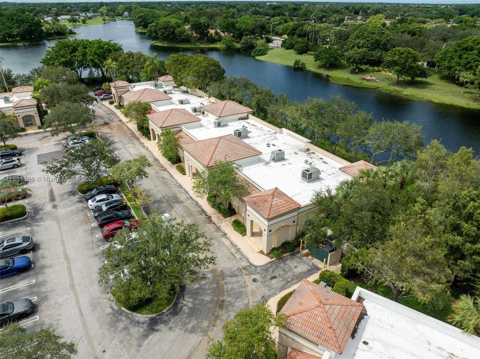 Small Image of 2665 EXECUTIVE PARK DR, Weston Number 3