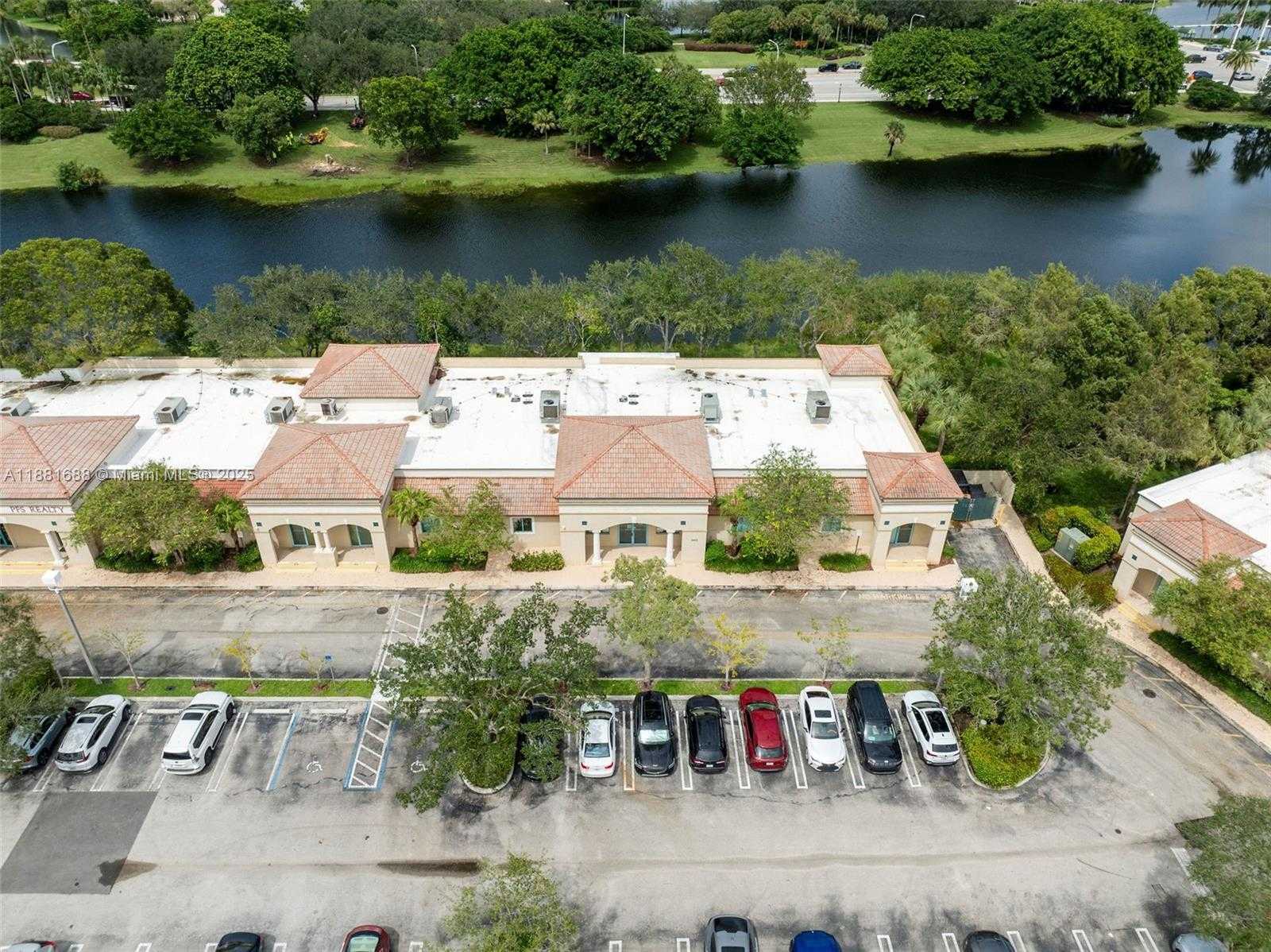 Small Image of 2665 EXECUTIVE PARK DR, Weston Number 4